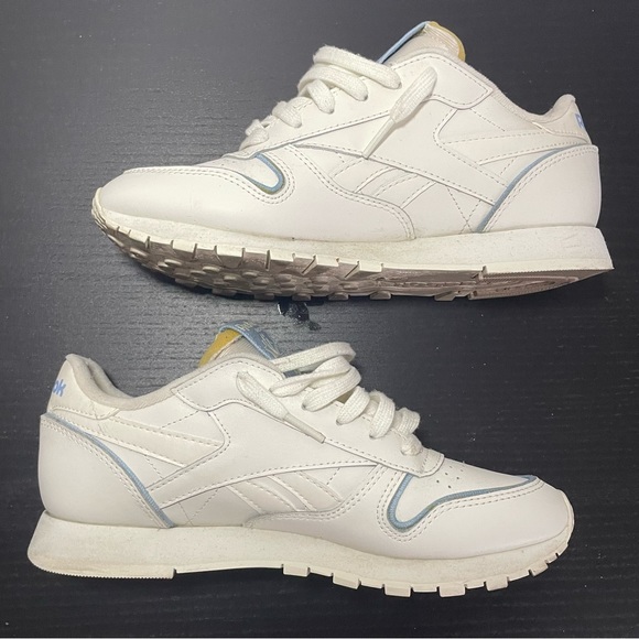 Reebok Women's Classic Leather Chalk/Washed Indigo Sneakers Size 7W - Picture 2 of 5